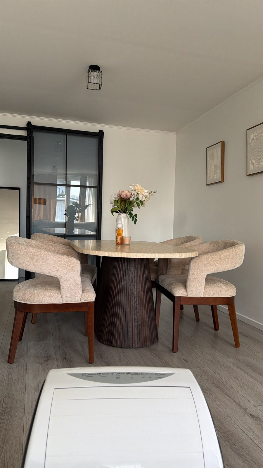 Eettafel met comfortabele stoelen te koop, Ophalen