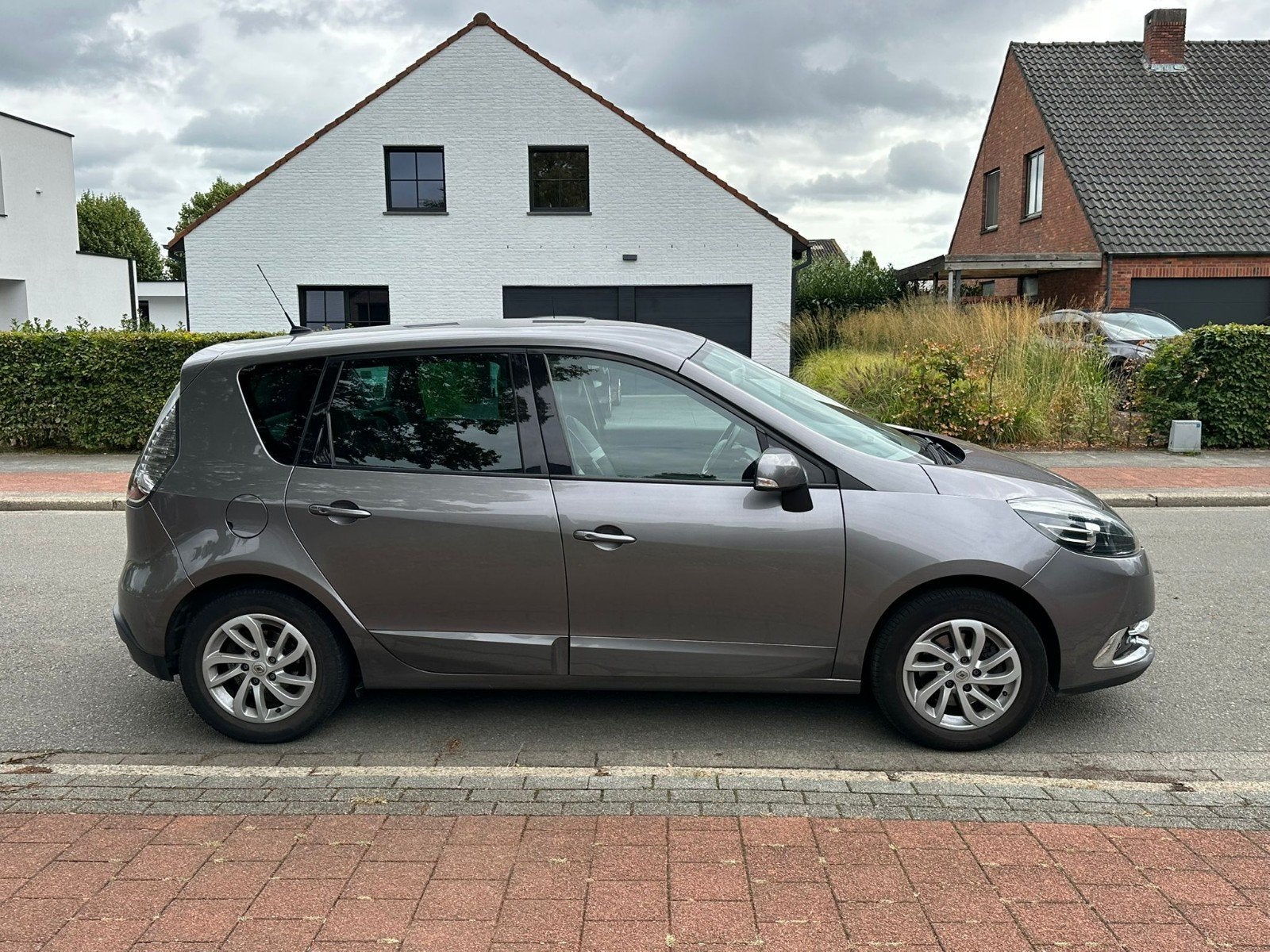 Renault Scenic essence, Euro 5, Achat, Entretenue par le concessionnaire, 96 kW