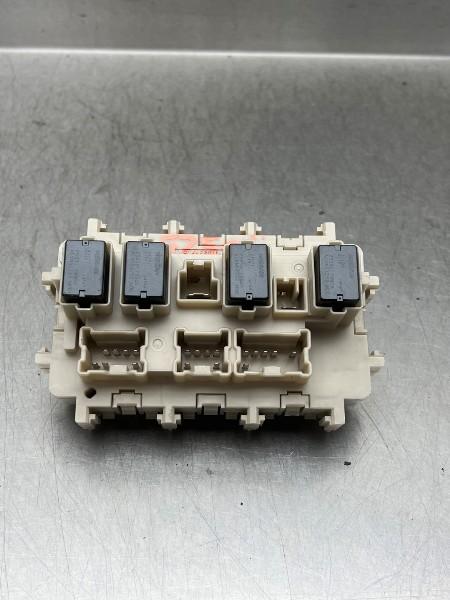 ZEKERINGKAST Nissan Qashqai (J11) (01-2013/-), Gebruikt, Nissan