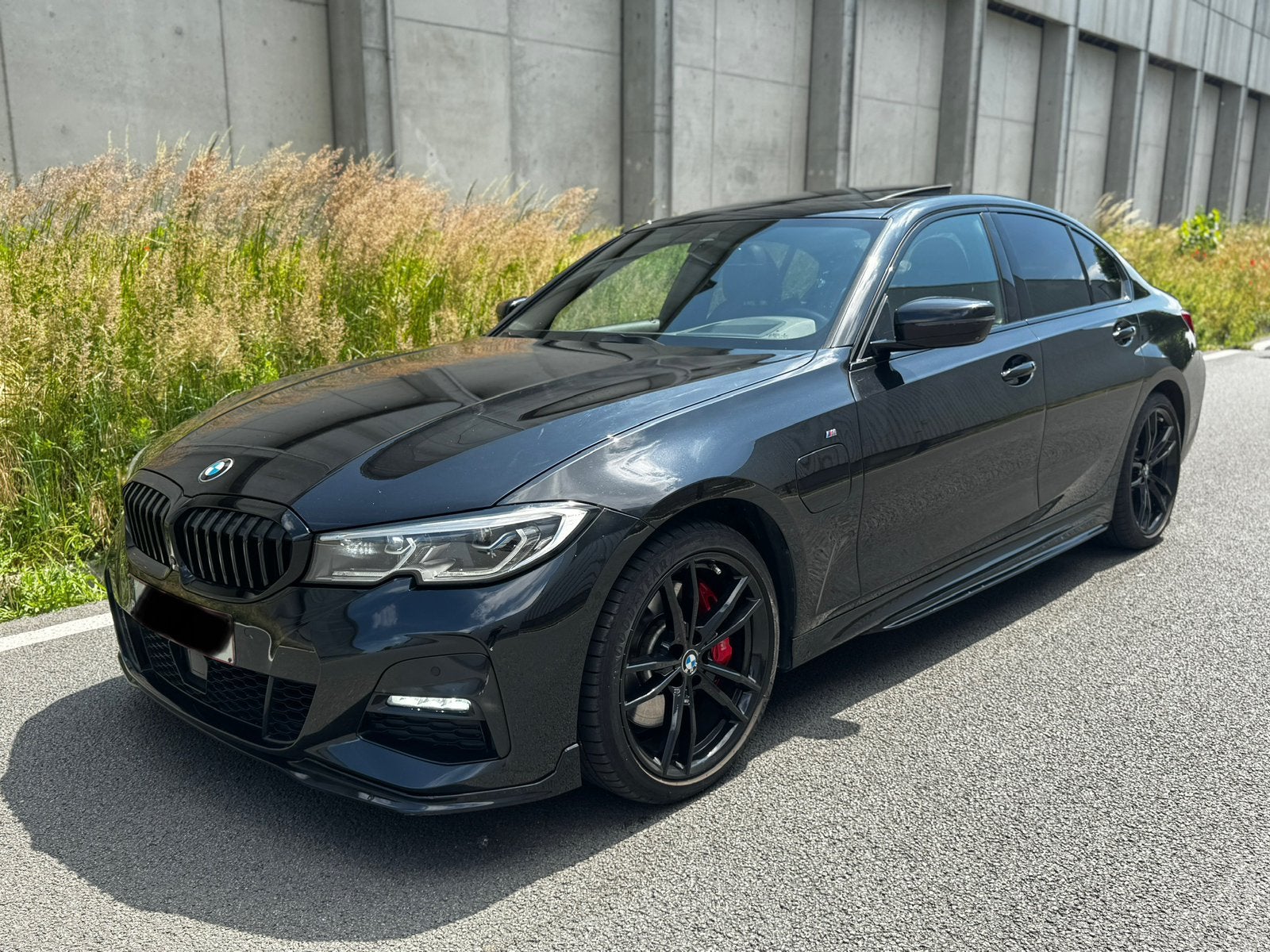BMW 330e M-PACK | FULL OPTION | LASER OPENDAK | FULL BLACK, Auto's, Automaat, Parkeerassistent, Zwart, Leder
