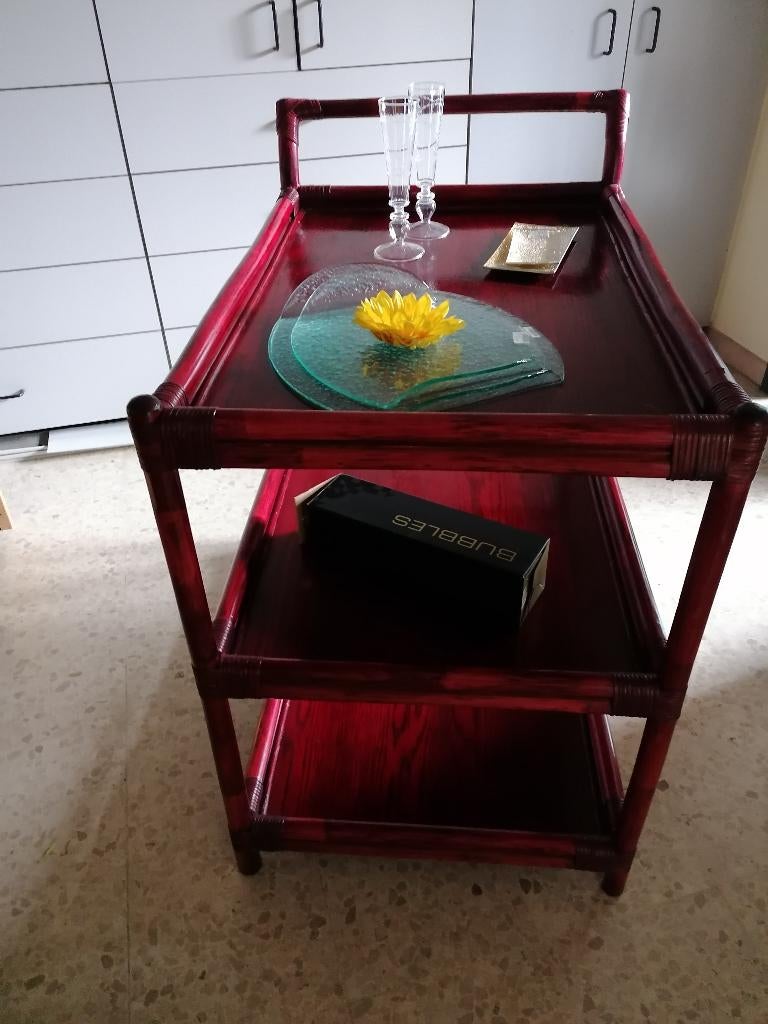Table/chariot en rotin avec 3 étagères de couleur bordeaux, Maison & Meubles, Enlèvement, Comme neuf
