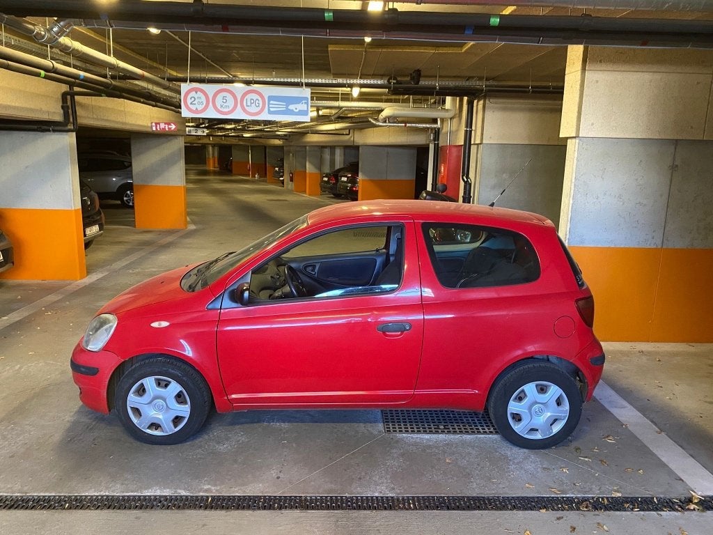 Toyota Yaris, Autos, Toyota, Rouge, Achat, Boîte manuelle, 48 kW