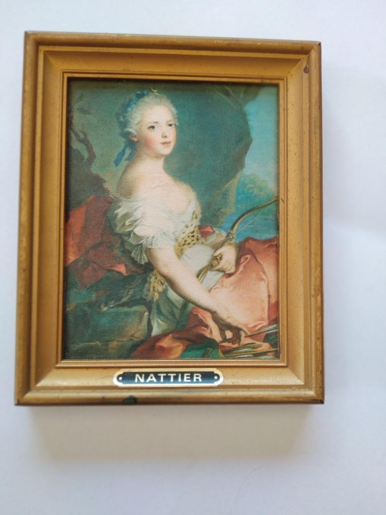 PETIT TABLEAU EN SOIE IMPRIMEE. NATIER MME ADELAIDE EN DIANE, Enlèvement ou Envoi