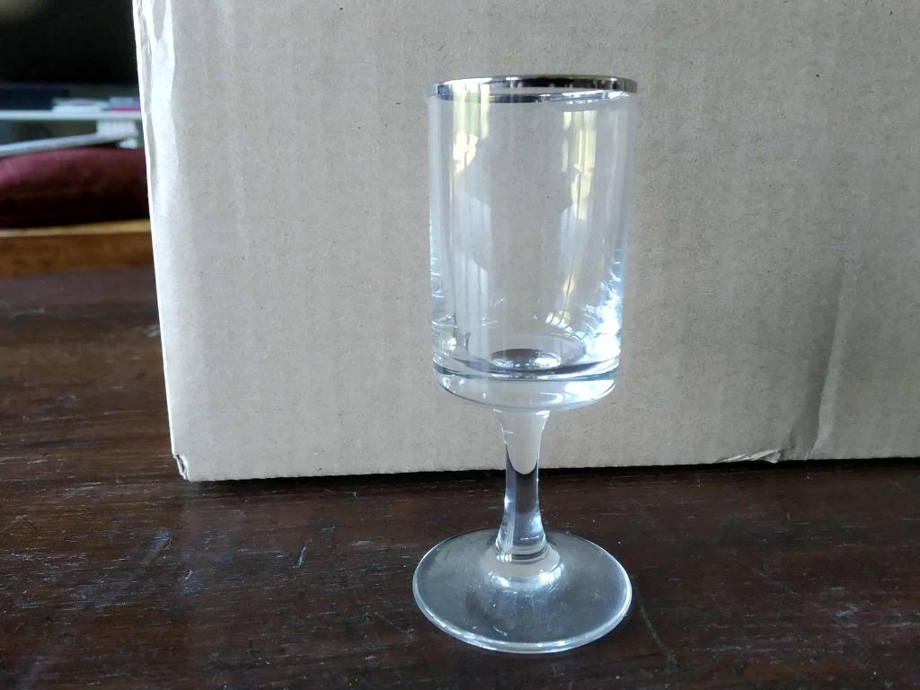 8 mooie vintage borrel- of shotglaasjes met zilveren randje, Verzamelen, Ophalen of Verzenden, Gebruikt, Borrel- of Shotglas