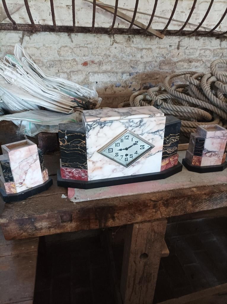 Horloge et ses 2 pots en marbre, Enlèvement
