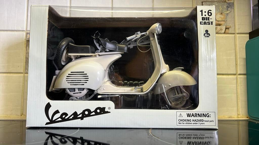 Vespa 150 VL 1T schaalmodel, Fietsen en Brommers, Brommers | Vespa, Ophalen of Verzenden