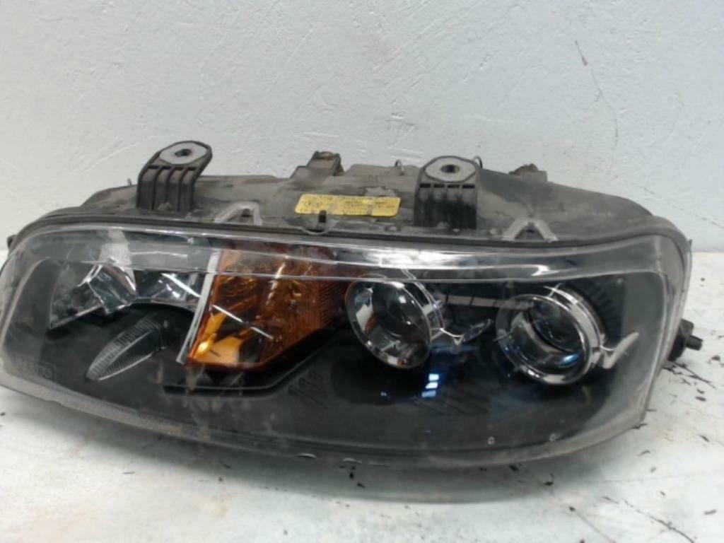 phare  gauche  fiat  punto 2, Ophalen, Gebruikt, Fiat