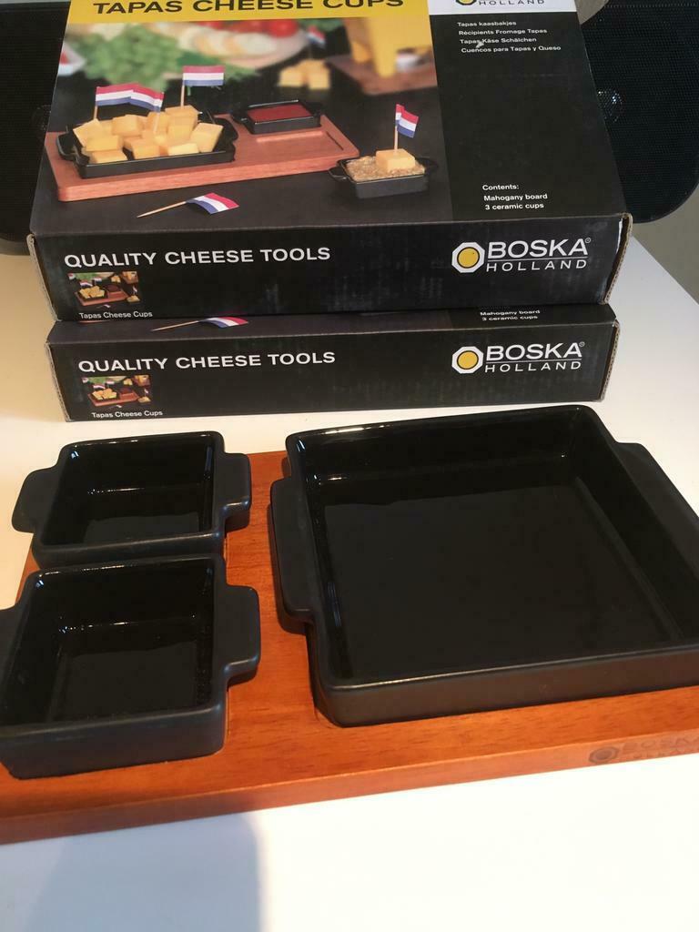 Tapas kaas schoteltjes, zwart op een houten plankje, Huis en Inrichting, Ophalen, Nieuw