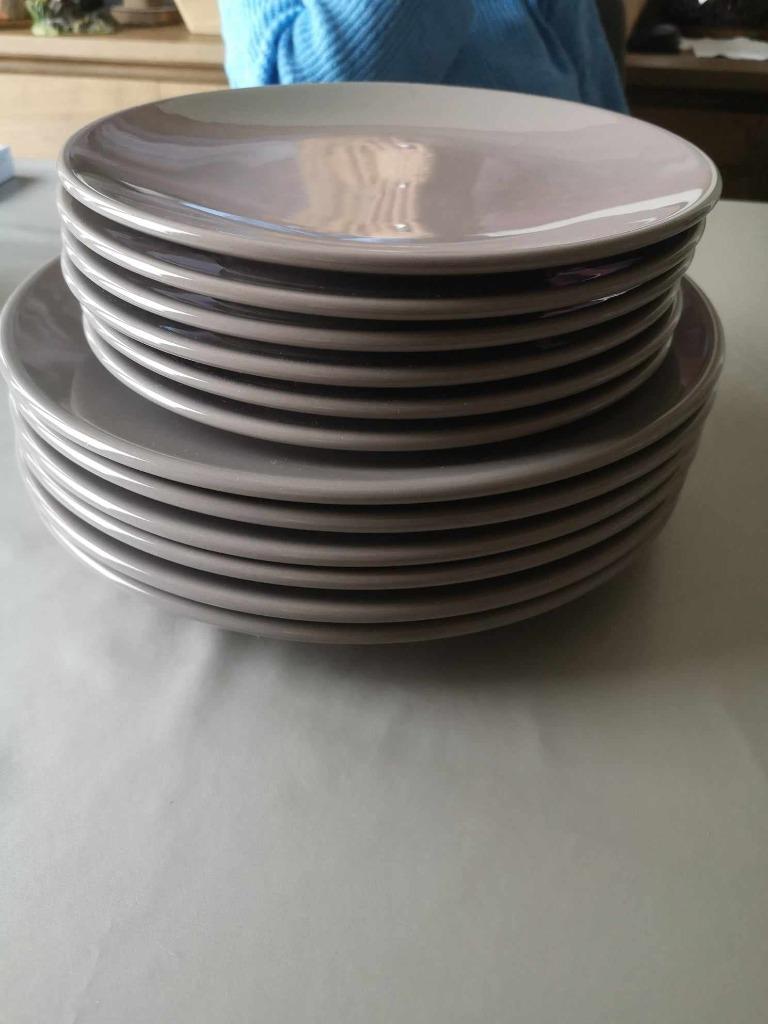 Modern Taupe borden servies., Ophalen of Verzenden, Nieuw, Bord(en)
