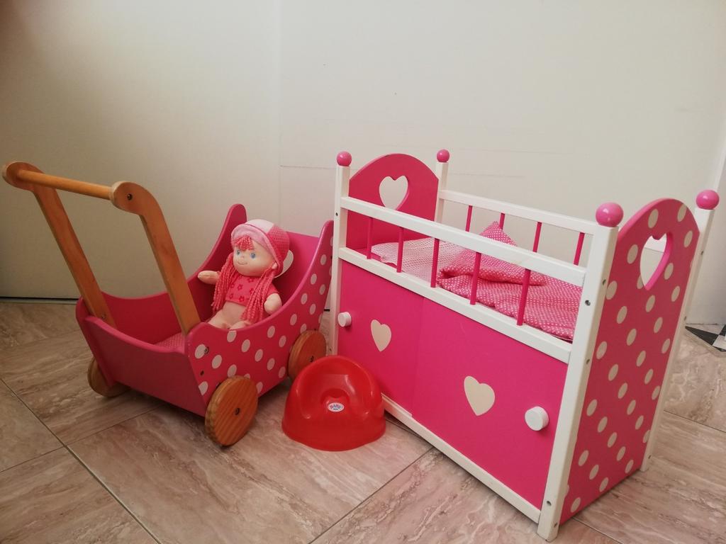 Houten poppenbedje met buggy, Kinderen en Baby's, Ophalen