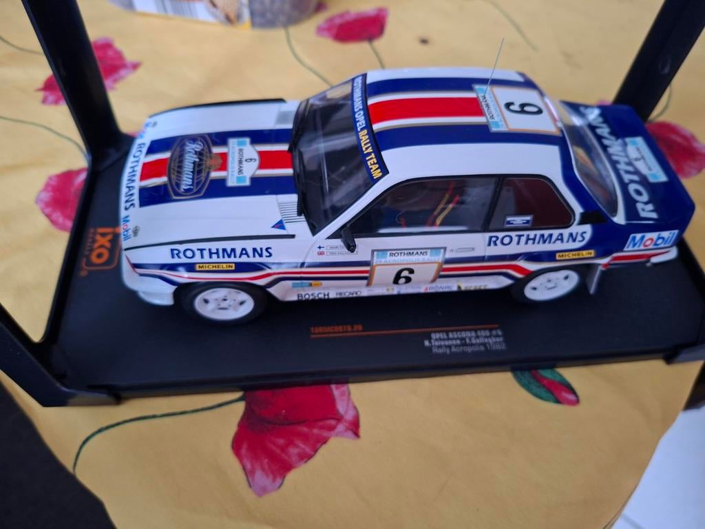 Opel ascona schaal 1/18  4 met 400 kit en 1 origineel bieden, Enlèvement