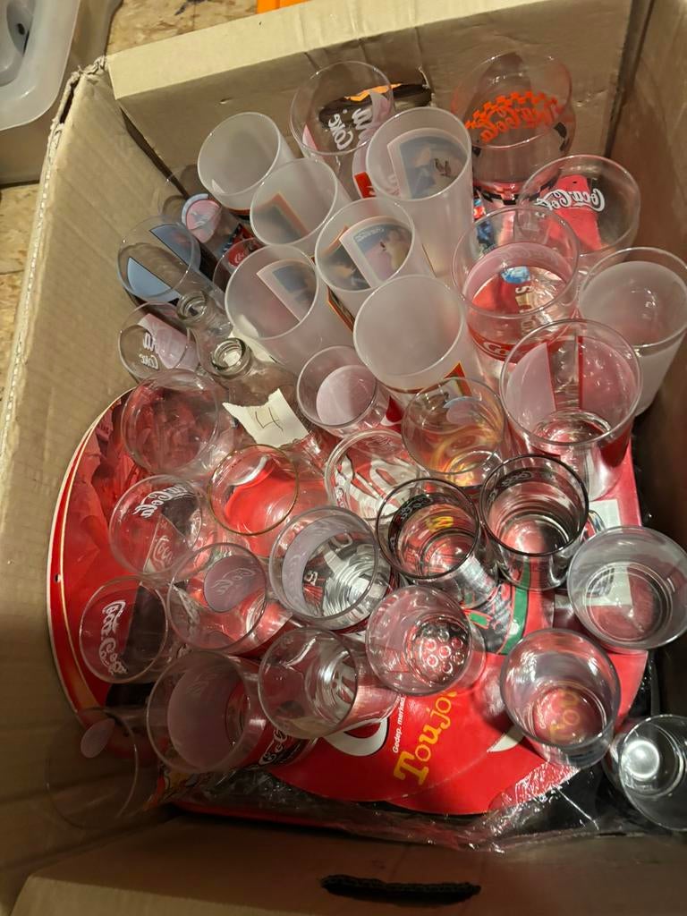 Oude verzameling coca cola, Enlèvement