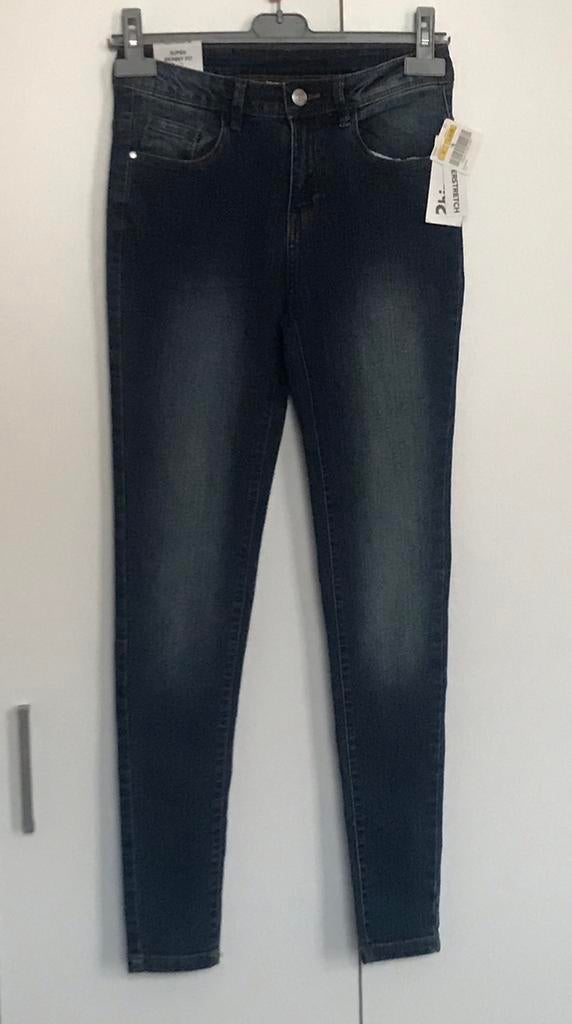 Jeans femme Neuf, taille 34, prix 10€, Enlèvement ou Envoi, Neuf