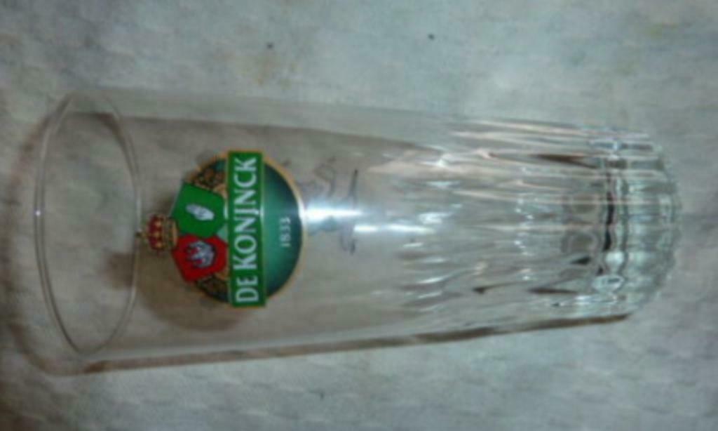 bier glas DE KONINCK ' Ribbelglas afbeelding van de leeuw ", Collections, Verres & Petits Verres, Neuf, Verre à bière, Enlèvement ou Envoi