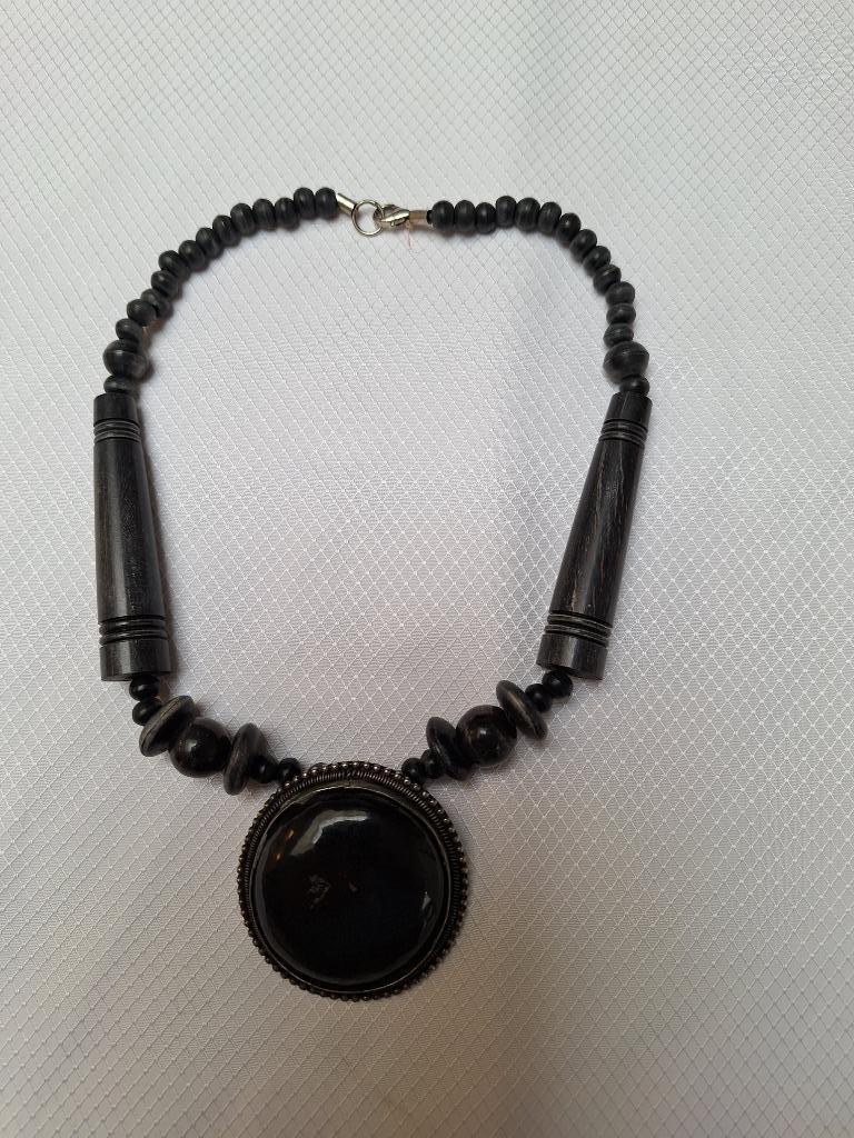 fantasie juwelen zwart 2st, Handtassen en Accessoires, Kettingen, Ophalen, Gebruikt, Zwart, Overige materialen