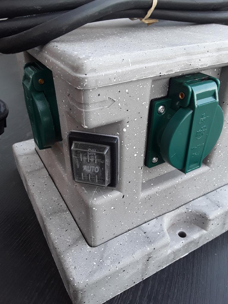 STEKKERDOOS VOOR BUITEN   IP 44   NIEUW, Ophalen, Nieuw