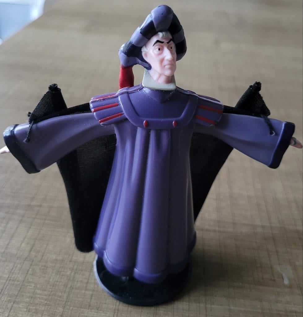 Disney figuur: Claude Frollo (Klokkenluider vd Notre Dame), Enlèvement ou Envoi, Autres personnages, Comme neuf, Statue ou Figurine