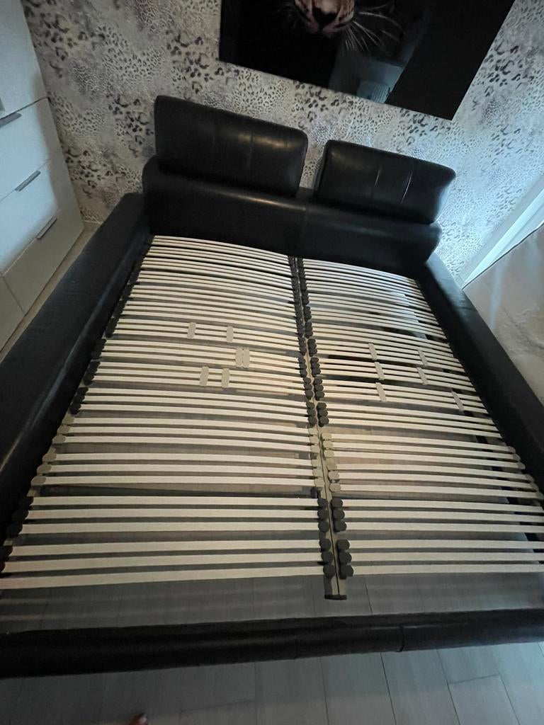 Italieaans Desing Luxe Bed in echt leer zwart, Huis en Inrichting, Slaapkamer | Bedden, Zo goed als nieuw, Tweepersoons, Overige maten