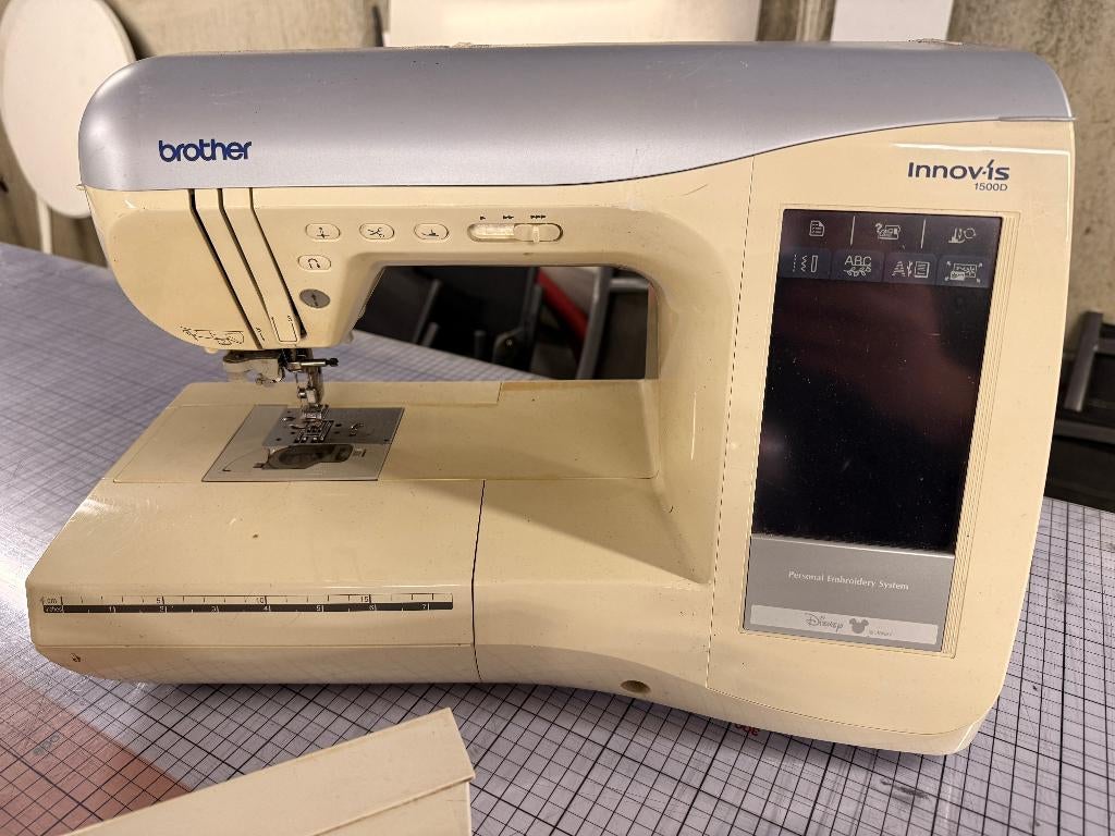 Machine à broder Brother Innovis 1500D, Hobby & Loisirs créatifs, Broderie & Machines à broder, Utilisé, Machine à broder, Enlèvement