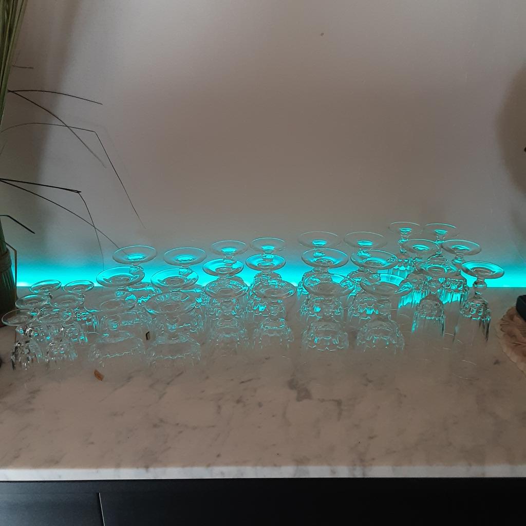 SERVICE COMPLET VERRES LUMINARC VINTAGE - MODÈLE LANCE 30 pc, Enlèvement