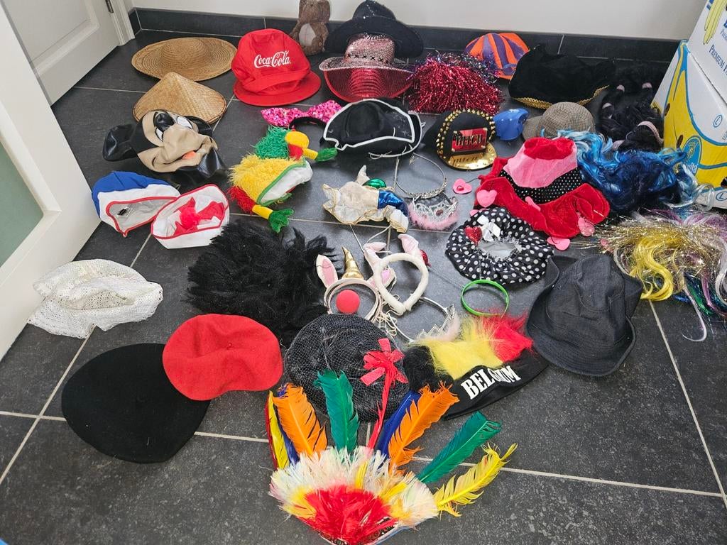 Carnaval hoofddeksels, Ophalen