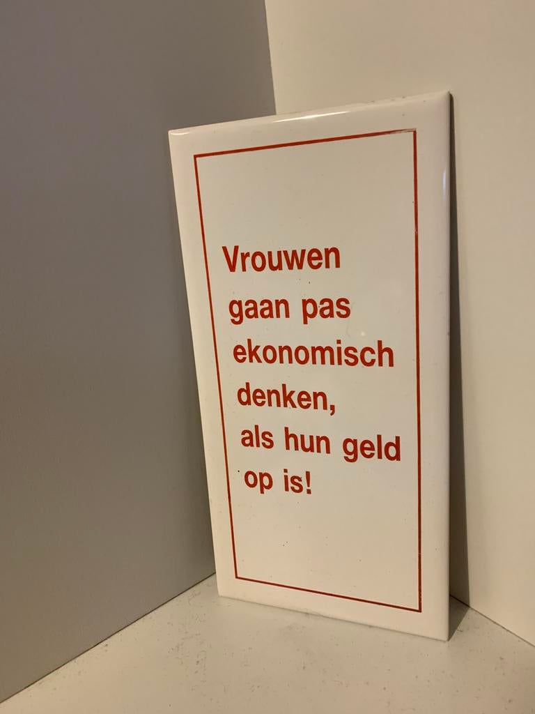 Spreuk op tegel, Ophalen, Zo goed als nieuw