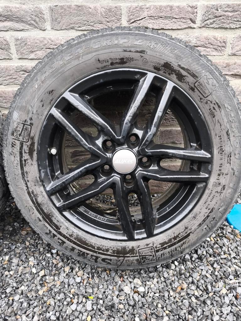 Jantes 16" Alutec + pneus hiver 205/60 R16, Autos : Pièces & Accessoires, Pneus & Jantes, Pneu(s), Pneus hiver, Enlèvement