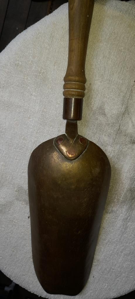 Pelle a charbon en cuivre, Enlèvement, Cuivre