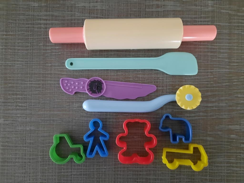Rouleau à pâtisserie, spatule, emporte-pièces,...., Enlèvement ou Envoi, Comme neuf
