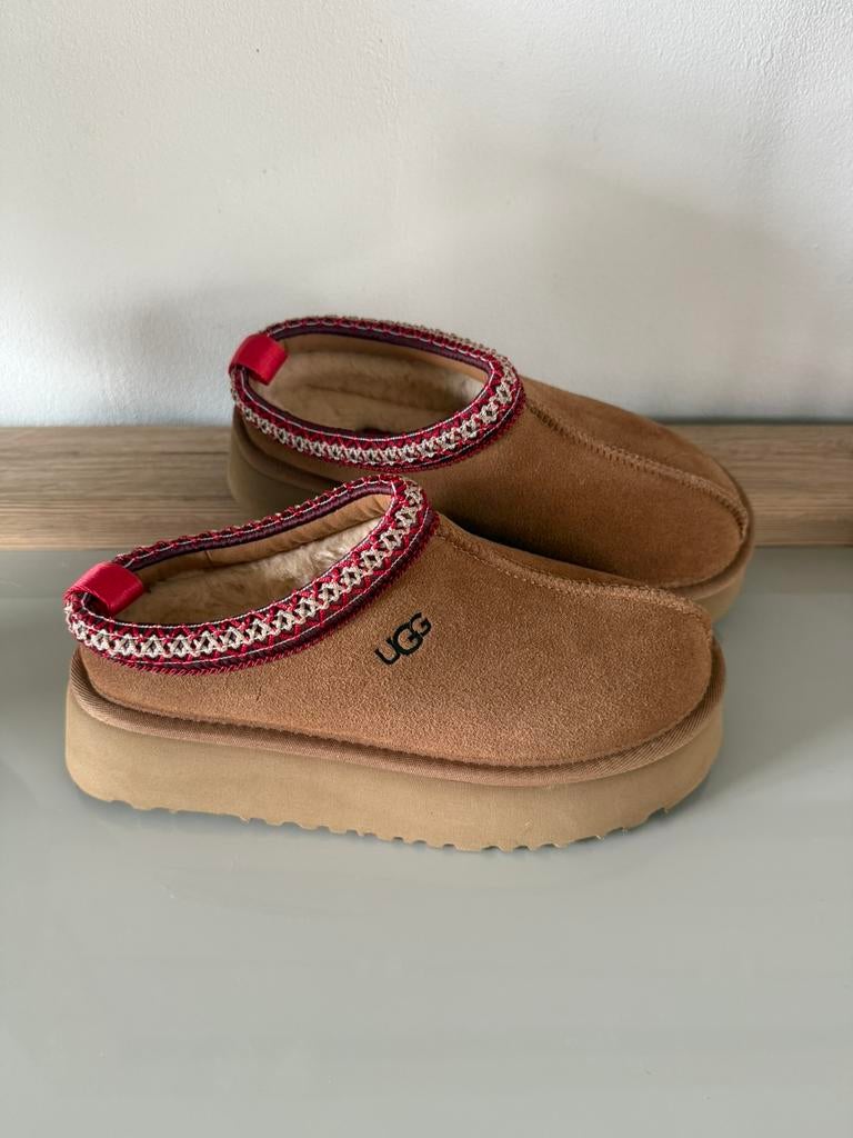 Uggs pantoffel, Handtassen en Accessoires, Ophalen of Verzenden, Zo goed als nieuw