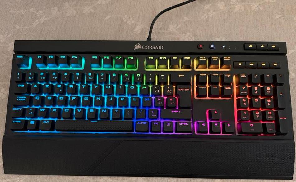 Clavier de jeu mécanique Corsair K68 AZERTY, Informatique & Logiciels, Azerty, Comme neuf, Filaire, Corsair