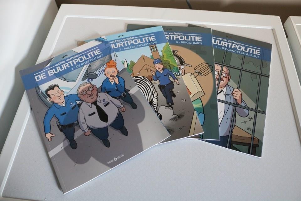 De buurtpolitie Nrs 1 tot en met 4  ( nieuw en ongelezen ), Meerdere stripboeken, Ophalen of Verzenden, Nieuw