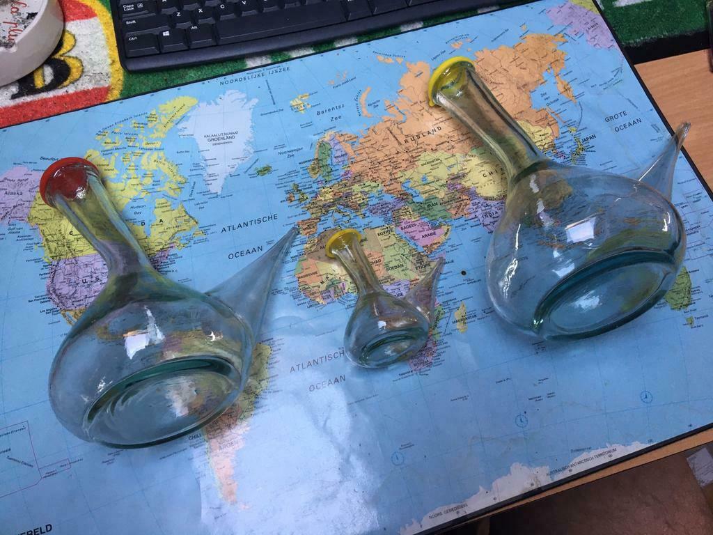lot de 3 carafes a vin espagnole, Neuf, Verre, Autres types