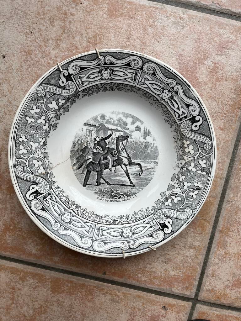Assiette Parlante - Faïencerie de Longwy - Général Beuret