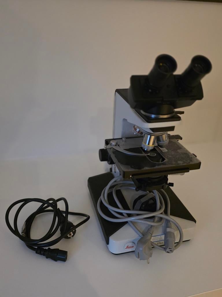 Microscope optique Leica binoculaire, Enlèvement