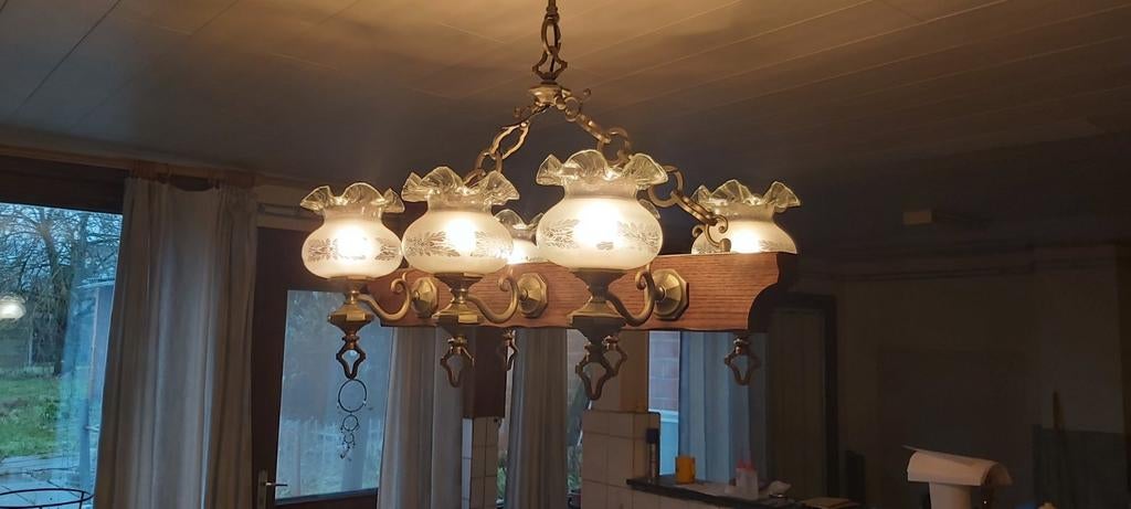 Lustre en bois à 6 lumières, Enlèvement
