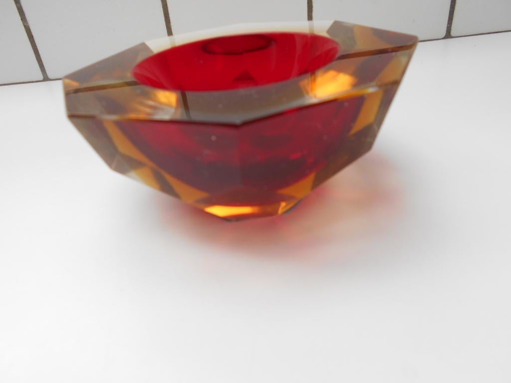 val saint lambert kom schaaltje rood, Antiquités & Art, Antiquités | Verre & Cristal, Enlèvement ou Envoi