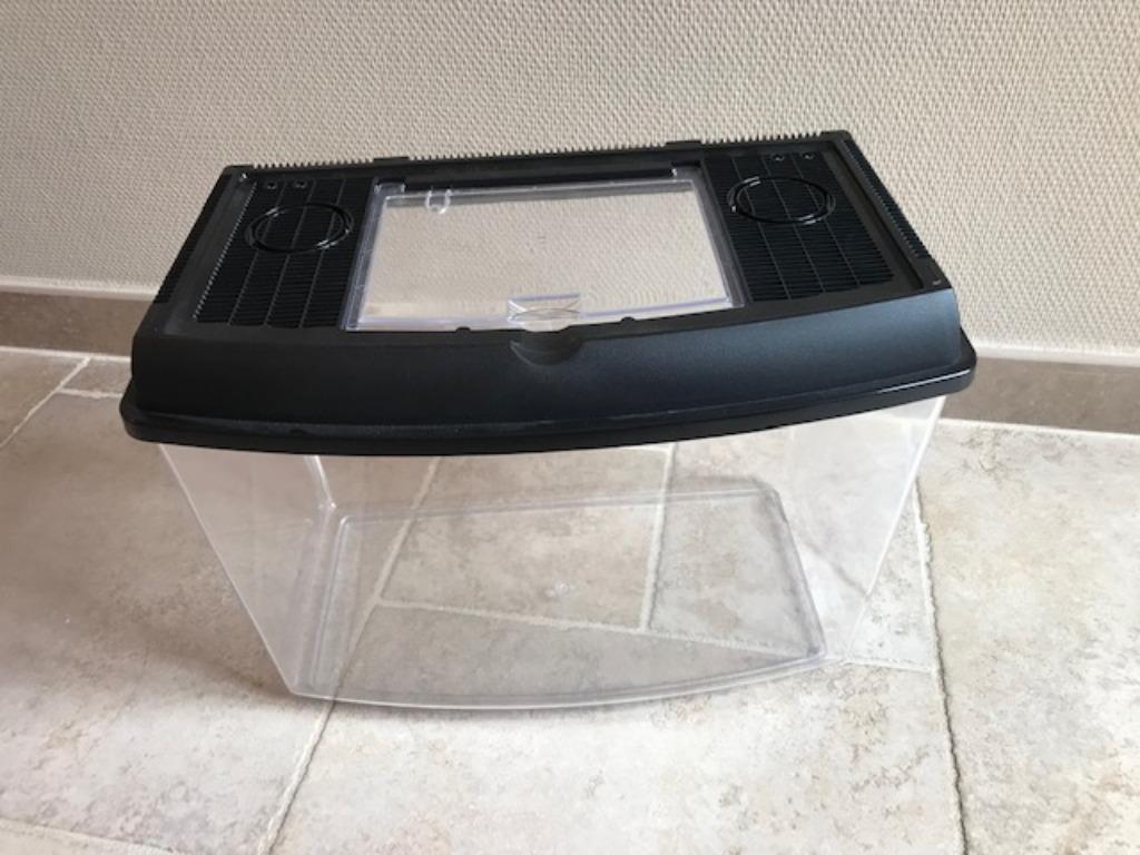 Box met deksel voor kleine dieren, Ophalen, Zo goed als nieuw