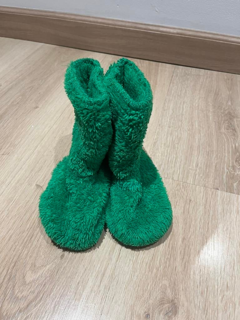 Woody pantoffels van teddy fleece maat 22/26, Kinderen en Baby's, Slofjes, Jongetje of Meisje, Ophalen of Verzenden, Zo goed als nieuw