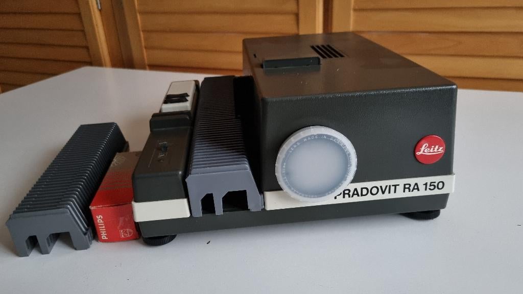 Dia projector PRADOVIT RA150, Ophalen of Verzenden, Gebruikt
