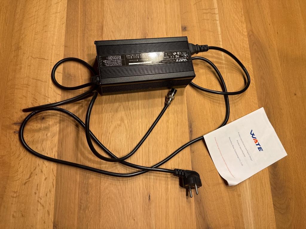 Wate 67v 5a charger voor oa vsett10+ step oplader, Vélos & Vélomoteurs, Enlèvement, Neuf