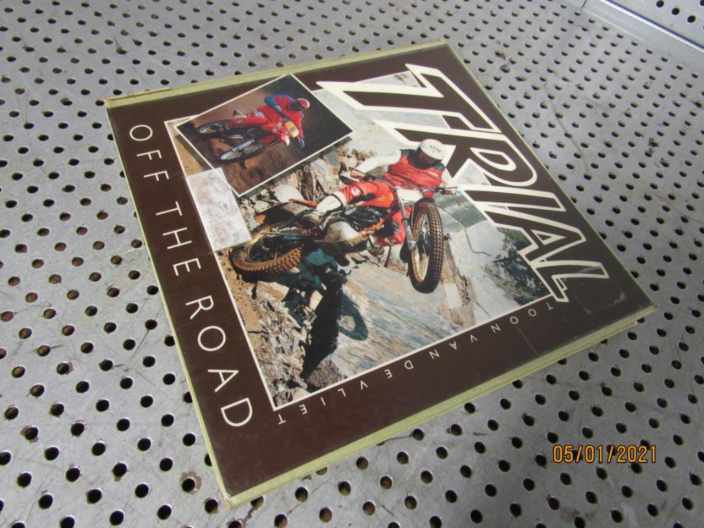 Sentier/hors route 2ndH. Livre : Trail riding, etc. 1984, Enlèvement ou Envoi, Comme neuf, Toon van der Vliet, Général
