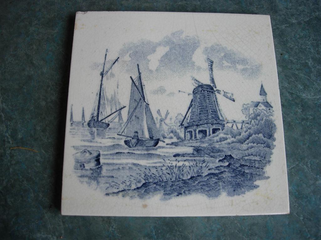 Delfts tegel met boten en molen, Antiek en Kunst, Ophalen of Verzenden