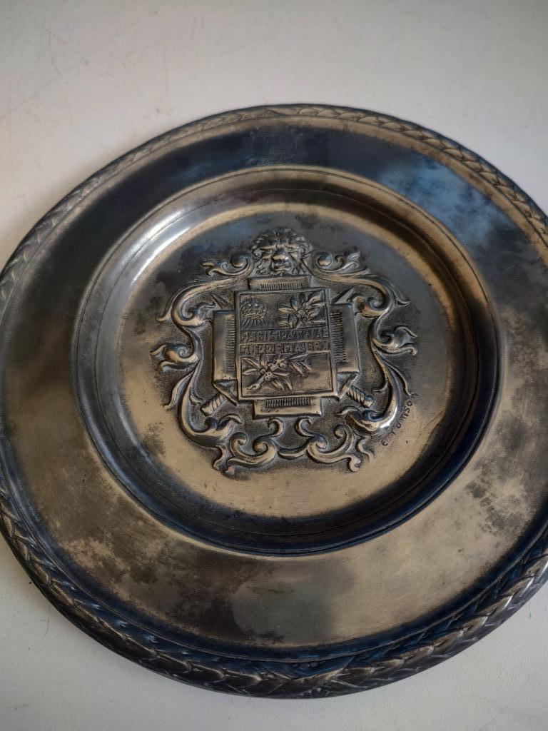 Tin bord medaille , 18.5 diameter, Envoi