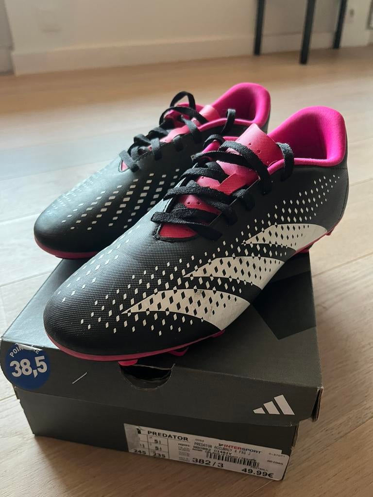 Chaussures foot crampons Adidas Predator T38.5 - NEUVES, Sports & Fitness, Football, Neuf, Chaussures, Enlèvement ou Envoi