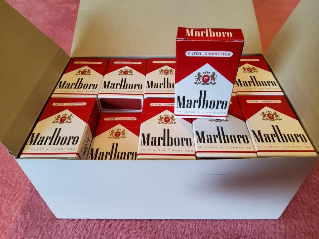 Marlboro. 50 boîtes d'allumettes NEUVES. 6 X 3,5 X 1,5 cms, Enlèvement ou Envoi, Neuf