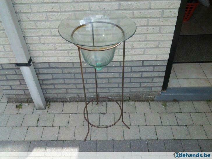 vaas op metalen voet, Gebruikt