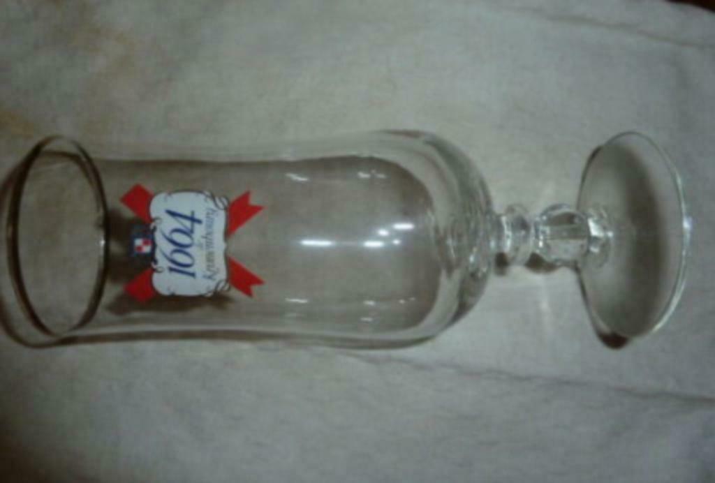 Nieuw Bier glas op voet 1664 De Kronenbourg, Verzamelen, Glas en Drinkglazen, Ophalen of Verzenden, Nieuw, Bierglas