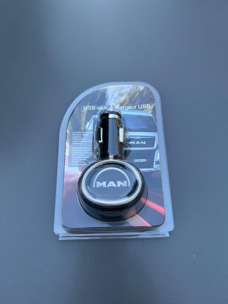Chargeur de voiture USB MAN — Nouveau dans son emballage, Télécoms, Chargeurs de voiture, Enlèvement ou Envoi, Neuf
