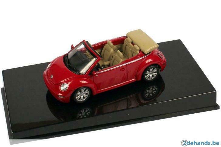 1:43 AutoArt Volkswagen New Beetle Cabrio rood 2004, Ophalen of Verzenden, Zo goed als nieuw, Auto